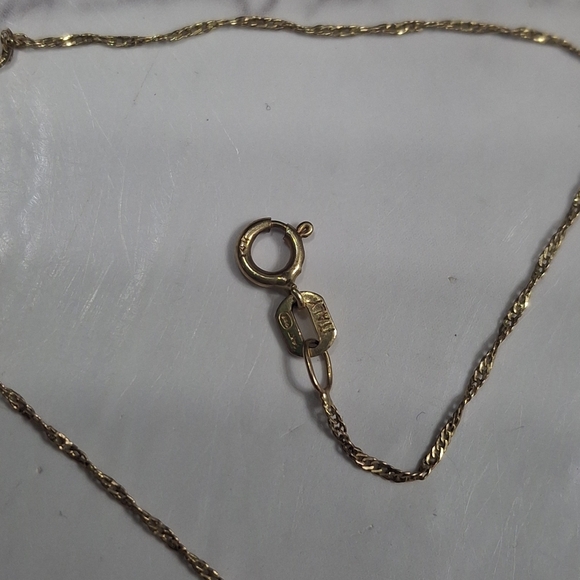 14K Gold Virgin Mary Necklace - Picture 7 of 10